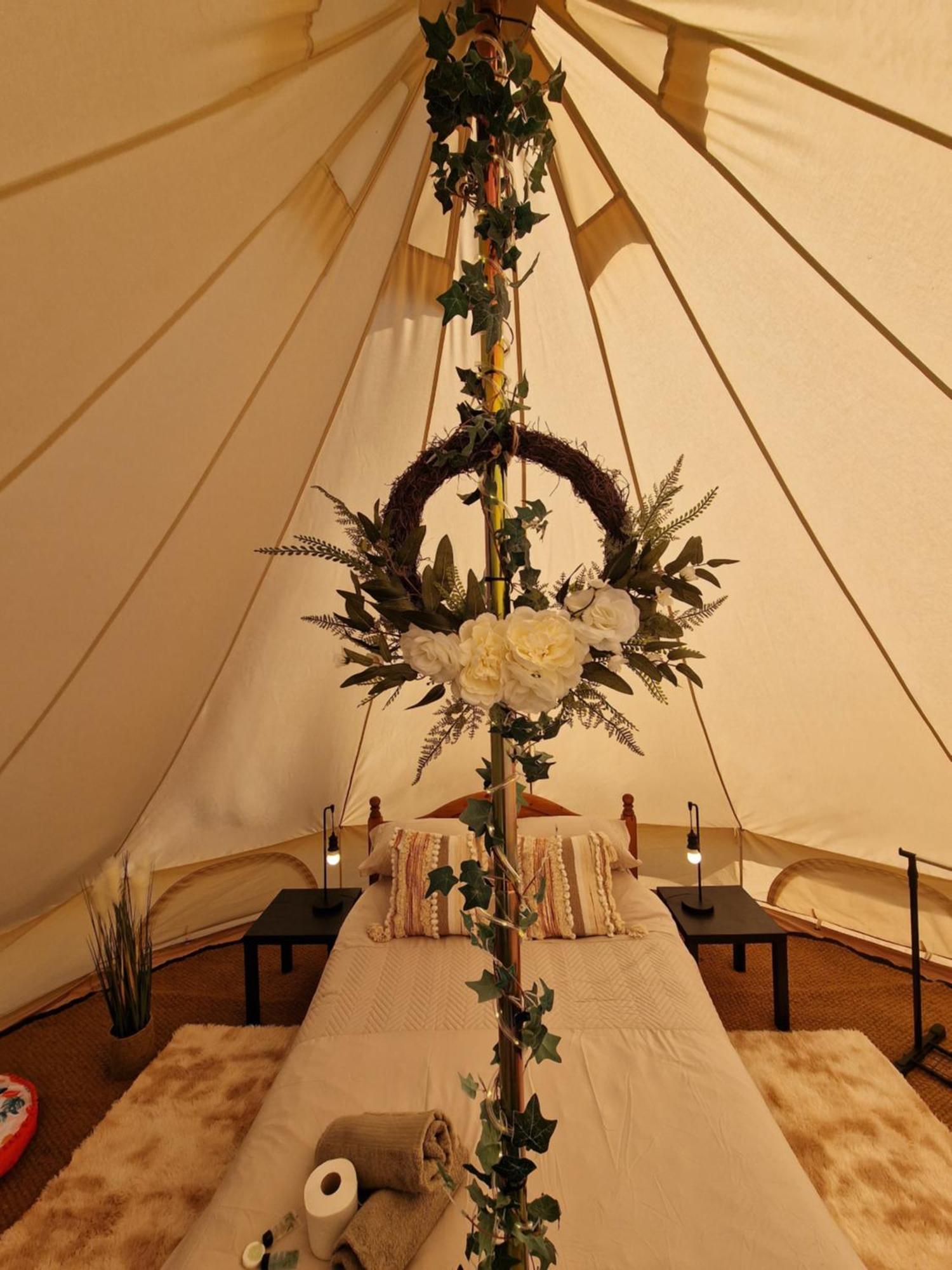 Beautiful 1-Bed Bell Tent In Holyhead Esterno foto