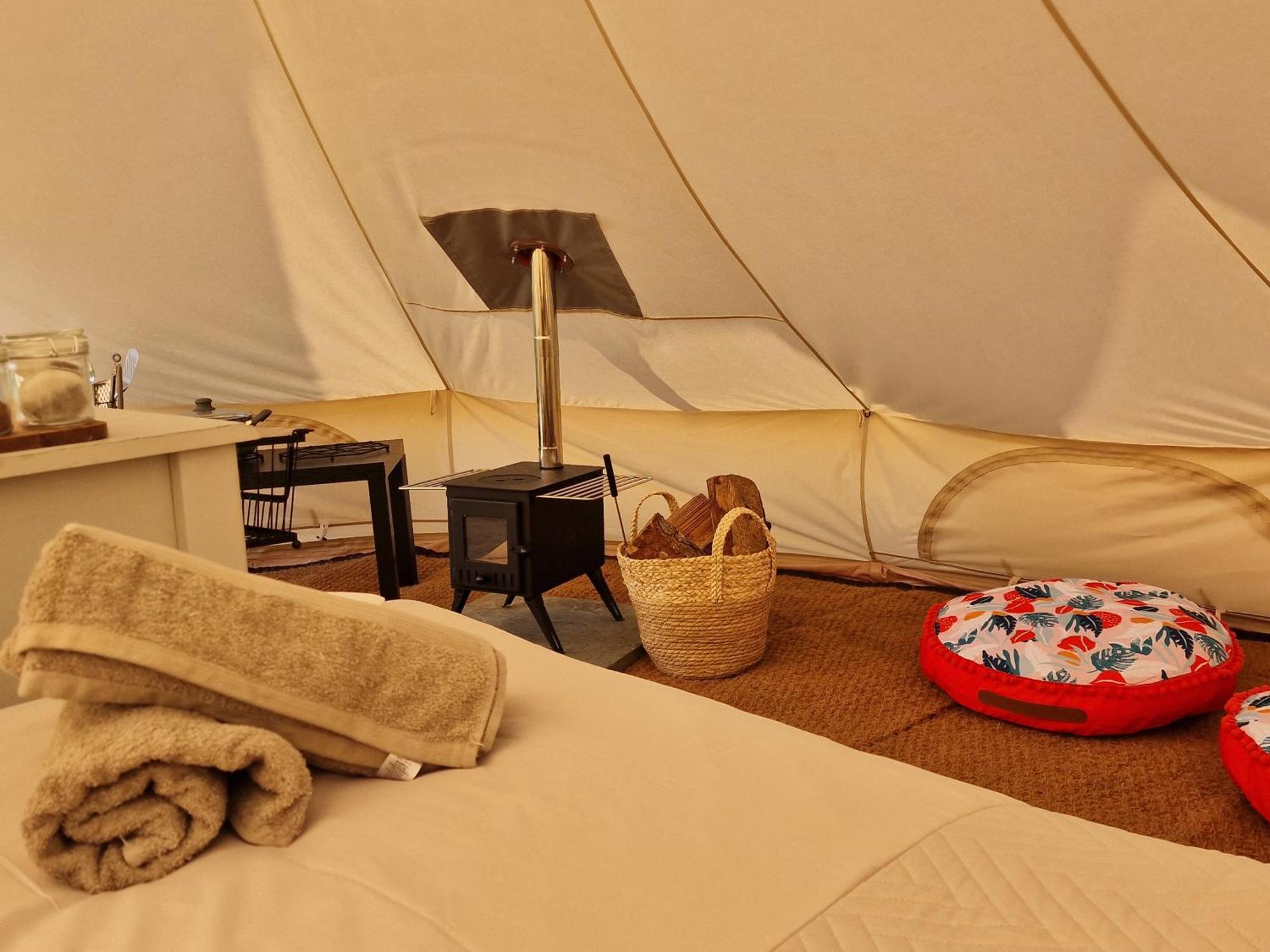 Beautiful 1-Bed Bell Tent In Holyhead Esterno foto